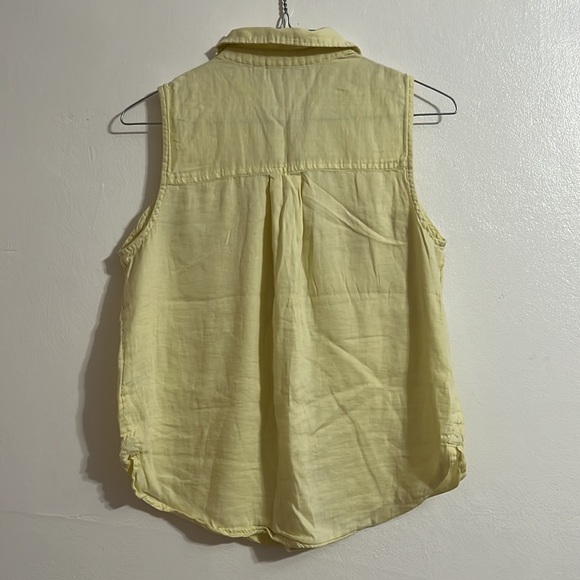 Yellow button up top - Picture 4 of 5